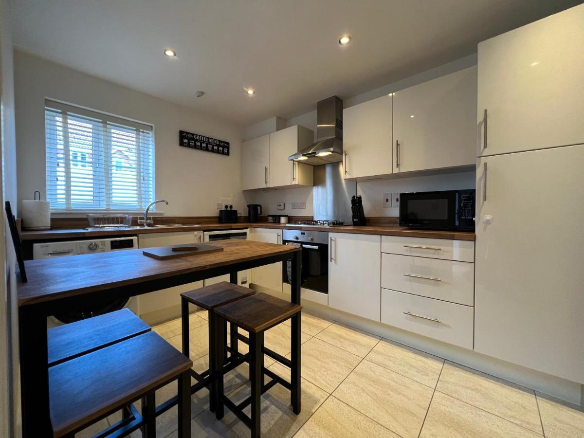 The Belfry 3 Bedrooms 2 Bathrooms Contractors & Family Higham Ferrers Exterior photo