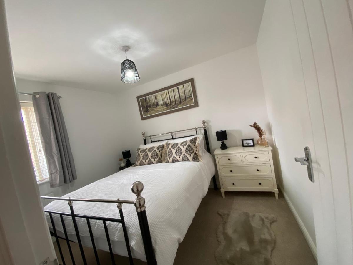 The Belfry 3 Bedrooms 2 Bathrooms Contractors & Family Higham Ferrers Exterior photo